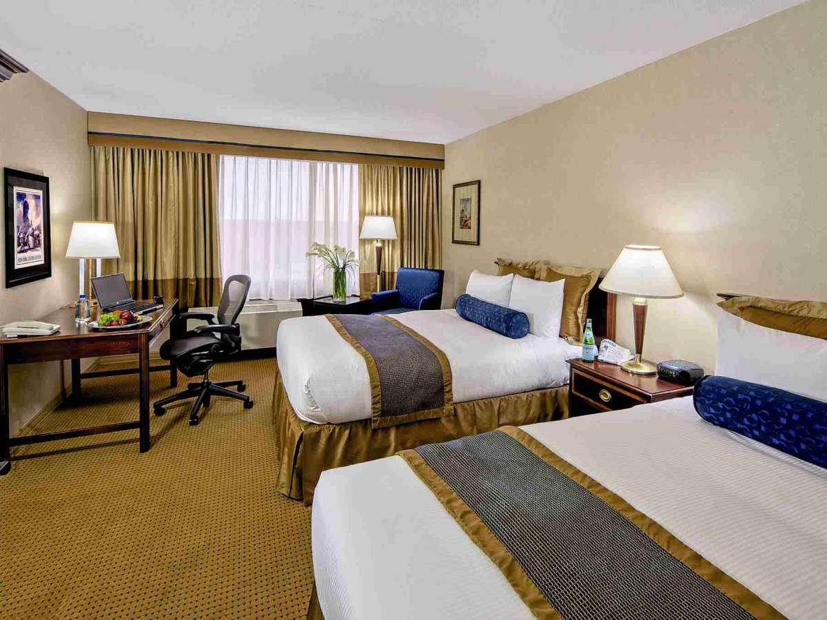 Double room at Sheraton Lisle Naperville Hotel